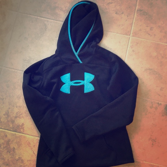 Under Armour Tops - Under Armour sweatshirt